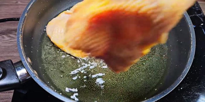 Wash chicken with salt water to clean it.