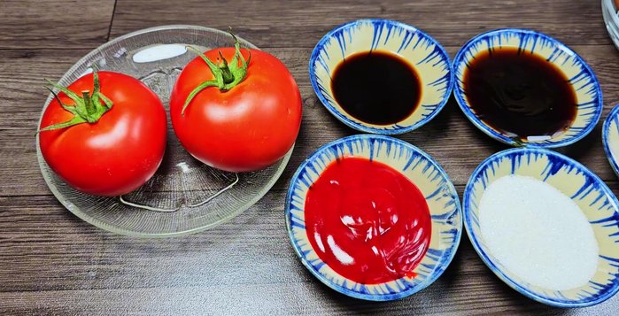 Prepare the tomato sauce: Blend tomatoes with 80ml of water.