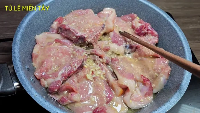 Pour any remaining marinade into the pan and let it simmer for a while.