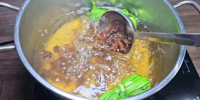 Turn off the heat and let the sugar mixture cool completely.