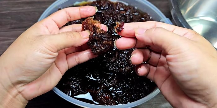 Remove the outer shells from the expanded baobab seeds, discarding the shells and any stringy bits inside.