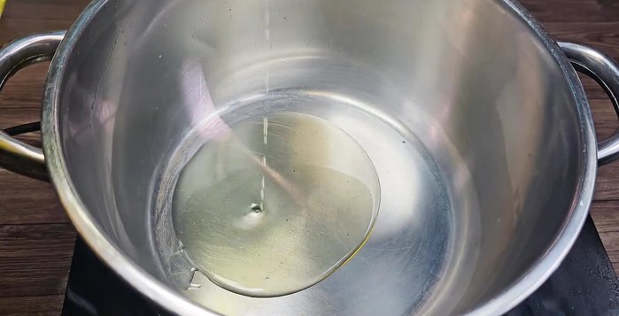 Sauté aromatics: Heat cooking oil in a pot. Add chopped lemongrass, shallots, and minced garlic; sauté until fragrant.