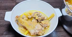 Lemon Chili Chicken Hot Pot: A Delicious Vietnamese Recipe