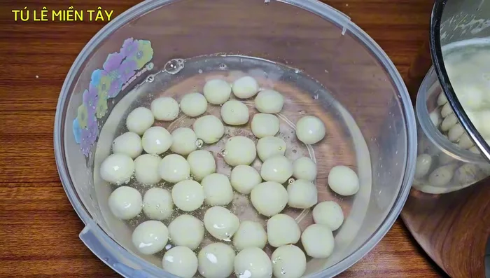 Rinse the boiled balls in cold water to prevent cloudiness. (381.12)