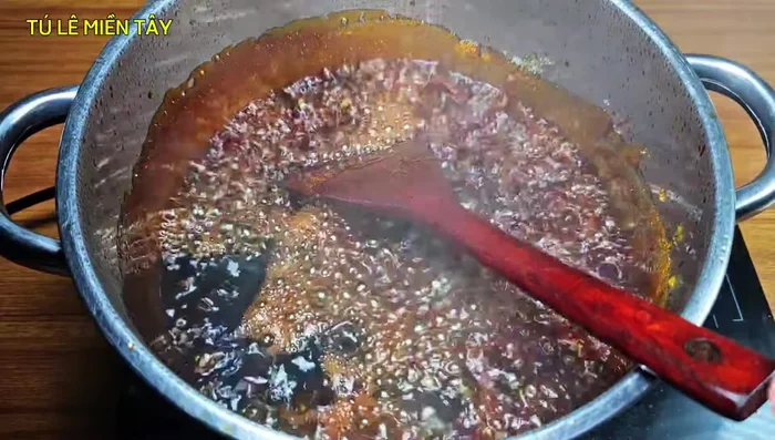 Add 500 ml of filtered water carefully, as it can splatter. Stir to dissolve. A foamy appearance indicates successful caramel making.