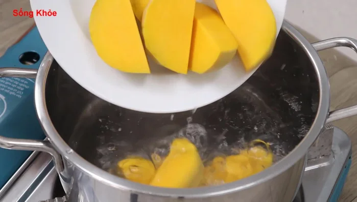 Boil the pumpkin in water for 10 minutes (or steam it).