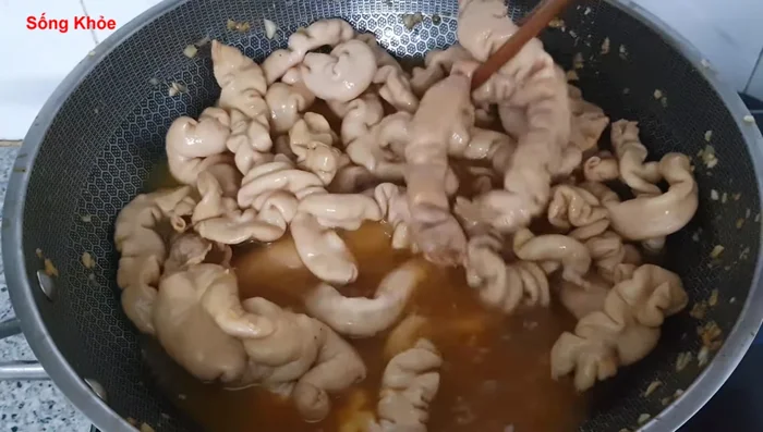 Add coconut water and bring to a boil, then reduce heat and simmer until the intestines are tender (482.03).