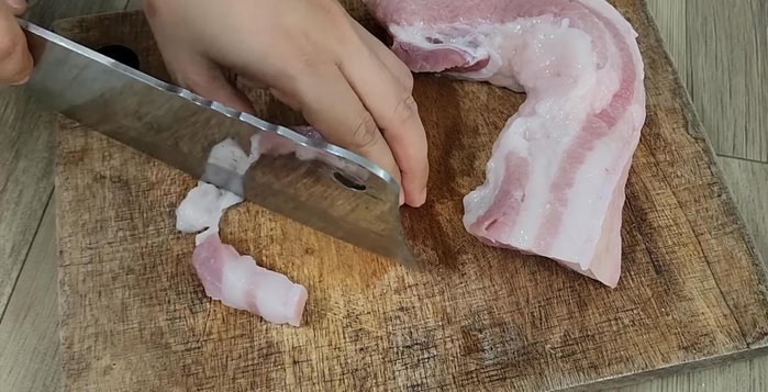 Cut the pork belly into bite-sized pieces.