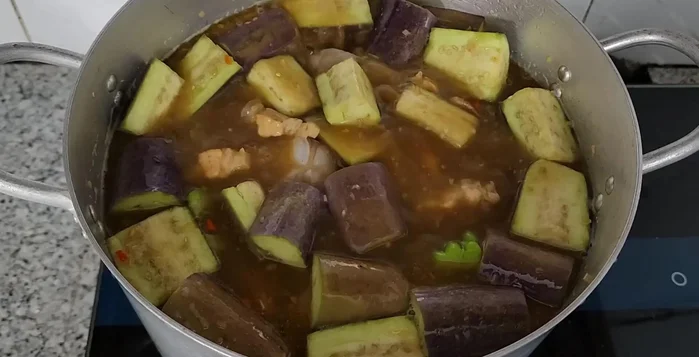 Once the fish sauce boils again, turn off the heat.