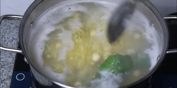 Add pandan leaves for fragrance.