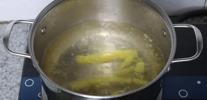 Soak tamarind until it thickens. Slowly add tamarind water to the soup, adjusting for desired sourness (220.34). Remove the pineapple pulp (250.14).