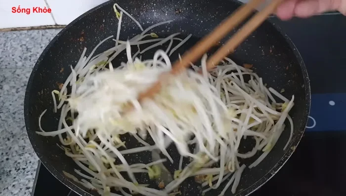 Add the cooked vermicelli noodles to the wok and stir-fry lightly until well combined.