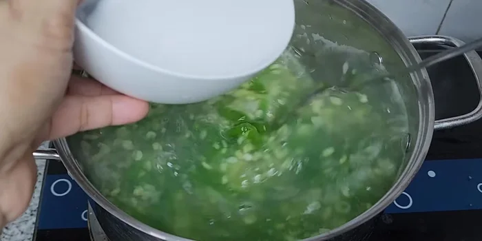 Mix 70g tapioca starch with 200ml of water. Slowly add this mixture to the pot, stirring constantly over low heat until the tapioca starch is cooked through.