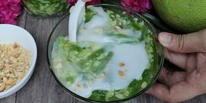Delicious Pandan Pomelo Sweet Soup with Crispy Noodles Recipe