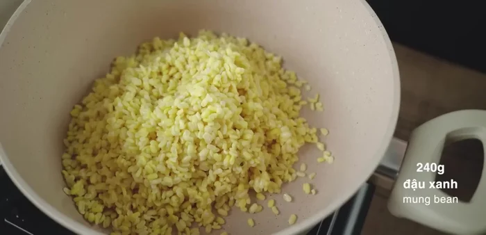 Prepare green bean filling: Cook mung beans with salt and water until soft. Add sugar and blend until smooth. Cook in a pan with coconut oil until thickened, stirring constantly. Add glutinous rice flour mixture and stir until no longer sticky.