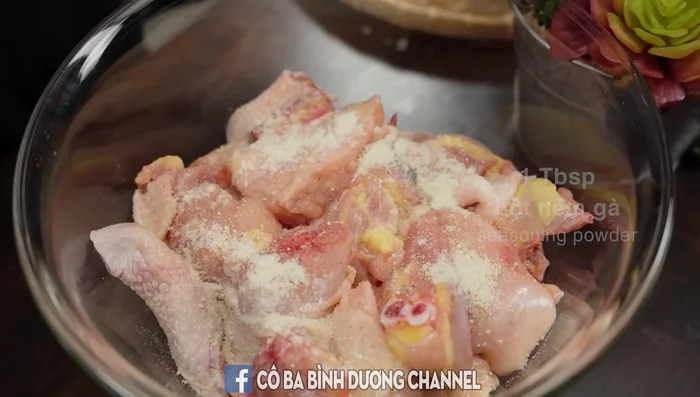 Marinate the chicken with salt, chicken seasoning powder, sugar, fish sauce, and the crushed shallot, garlic, and chili mixture. Let it sit for 20 minutes.
