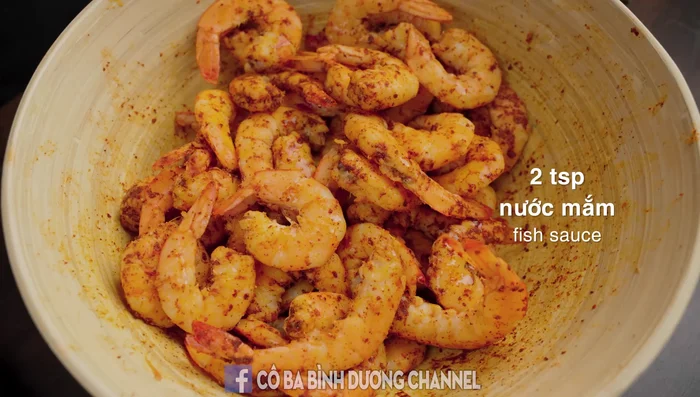 Season with fish sauce, cooking oil, and cooking wine. Mix well and let it marinate for 15 minutes.
