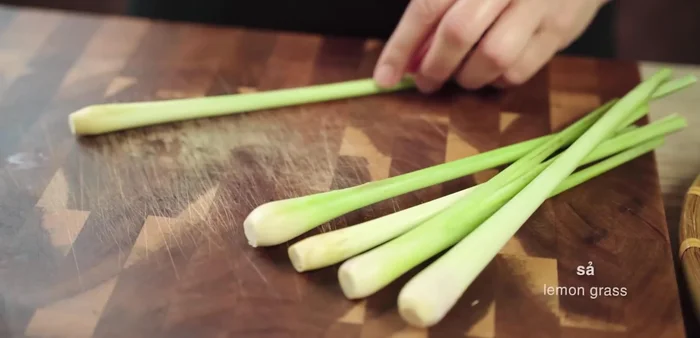 Crush 3-4 lemongrass stalks. (Optional)