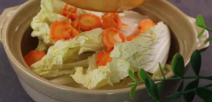 Add 0.5 tablespoon of spicy seasoning powder to the soup.