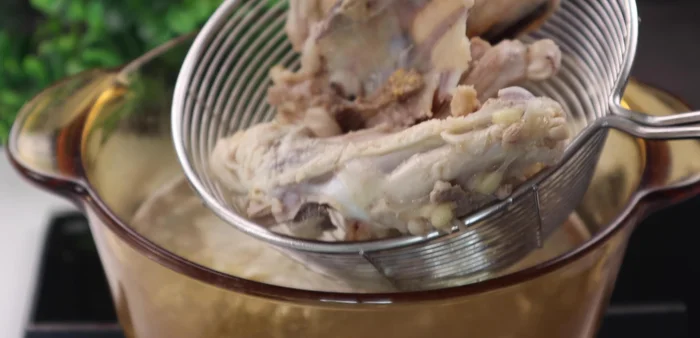 Remove chicken bones and put them in a separate pot with 1 liter of water. Simmer for 30 minutes.