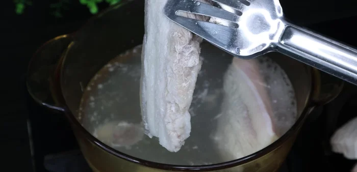 Clean the pork: Wash the blanched pork thoroughly to remove any impurities.