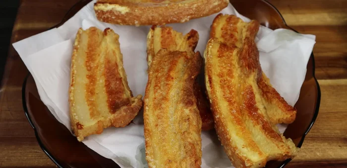 Drain the pork: Place the fried pork on oil-absorbing paper.