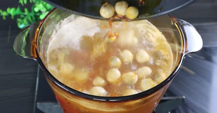 Combine the tomato mixture with the pork bone broth. Season with salt, sugar, seasoning powder, MSG, and tiger mushrooms.
