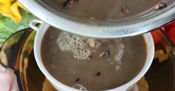 Cook the crab mixture until the meat floats to the surface.