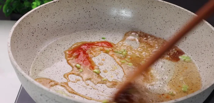 Turn the heat back on low and cook until the sauce thickens (about 1 minute).