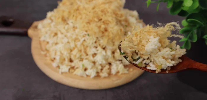 Serve immediately. Optional: Garnish with shredded pork.