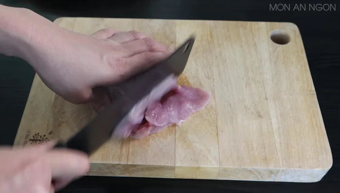 Cut the lean meat thinly. (77.04)