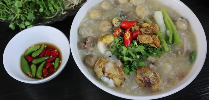 Serve with bean sprouts and salad leaves. Enjoy with fish sauce, salt, and pepper as desired.