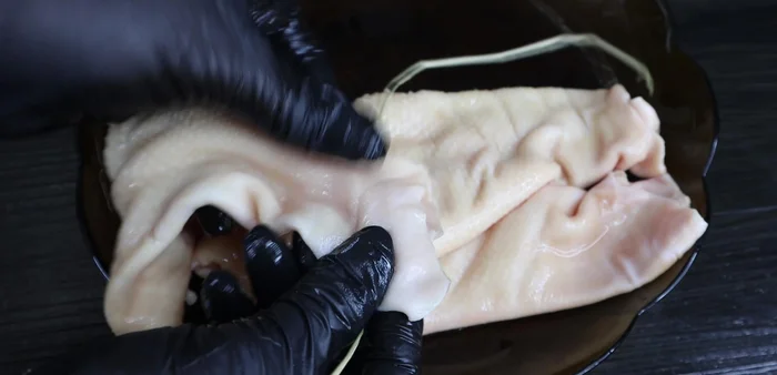 Tie up the duck necks with string, leaving a small hole.