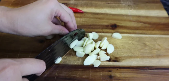 Prepare the garlic and chili paste. Pound or crush them until smooth.
