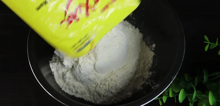 Mix pancake flour, beer, coconut milk, and water until smooth. Add green onions and ground pepper. Let the batter rest.