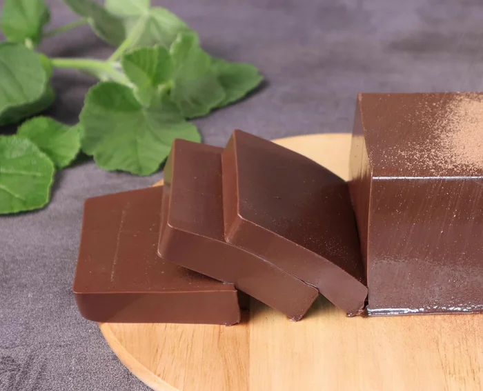 Garnish with cocoa powder (optional).