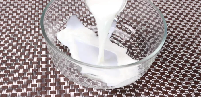 Mix sweetened fresh milk and dry yeast in a bowl.