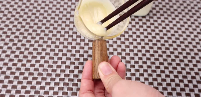 Mix honey and mayonnaise for a sauce. Drizzle over the finished pizza.
