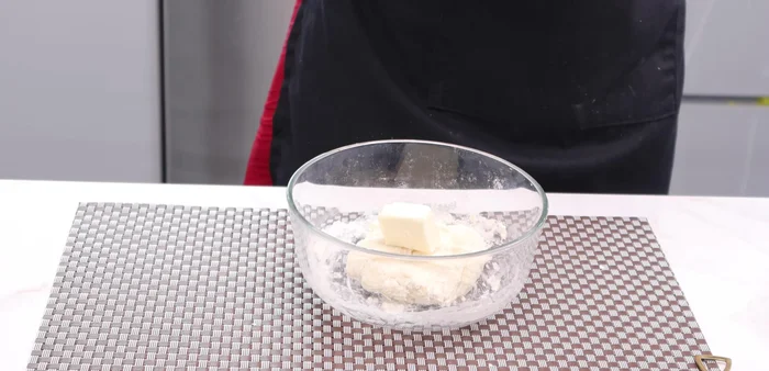 Add peanut butter and mix into the dough. Let it rest for 5 minutes.