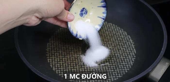 Caramelize 1 tablespoon of sugar in a pan with 1 tablespoon of cooking oil until golden brown.