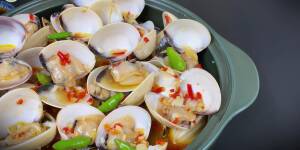 Spicy Butter Steamed Clams with Avocado Sauce Recipe