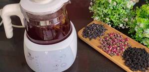 Blood-Boosting Tea: Tibetan Rose, Mulberry & Goji Berry Recipe