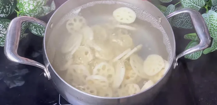 Blanch lotus root, broccoli, and baby corn: Boil water with salt. Add lotus root, and then add broccoli and baby corn. Blanch briefly to maintain crispness.