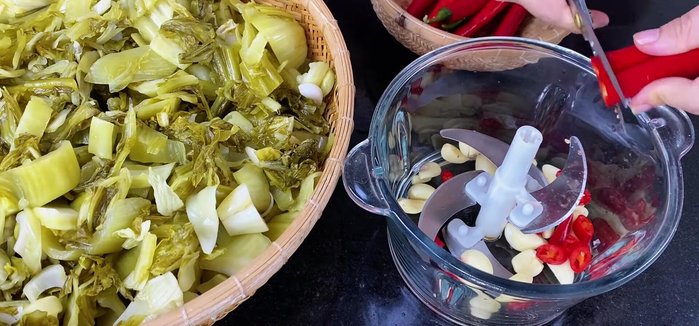 Blend garlic and chili: Blend garlic and chili peppers until smooth. (Adjust chili amount for desired spiciness)