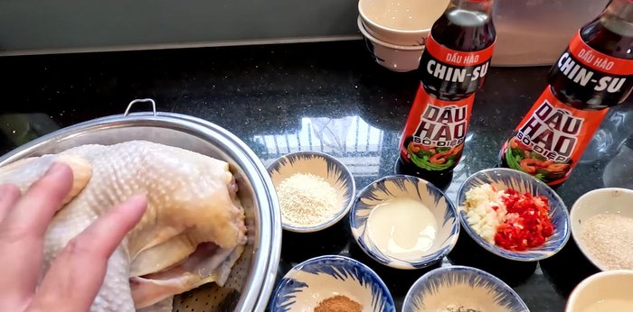 Clean the chicken and let it drain.