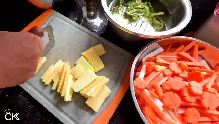 Optional: Add other vegetables like cabbage or pickled onions for extra flavor.