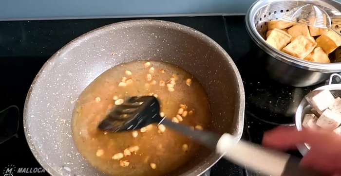 Bring the sauce to a boil.