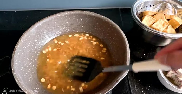 Simmer over medium heat for 15-20 minutes, or until the sauce is almost dry.