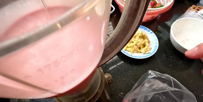 Fill the molds: Transfer both mixtures into separate piping bags or containers. Fill the ice cream molds with alternating layers of strawberry and durian mixtures.