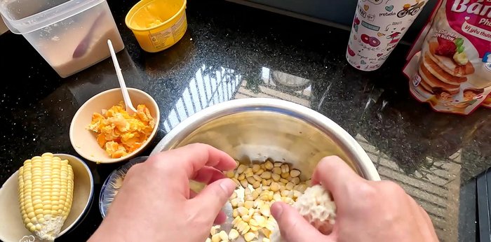 Prepare the topping: Blanch the corn kernels until they float (143.879). Drain and set aside.